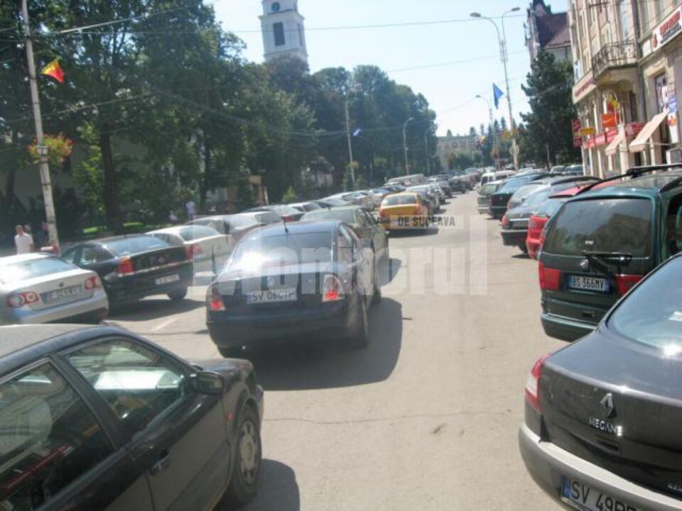 Coloane de mașini s-au format și pe străzile secundare