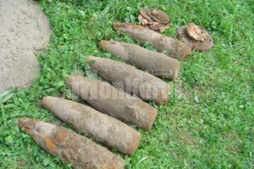 Cele șase proiectile și două mine antitanc