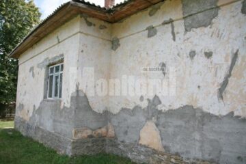 Situație: Început de an școlar printre moloz și schele, în zeci de unități de învățământ din județ