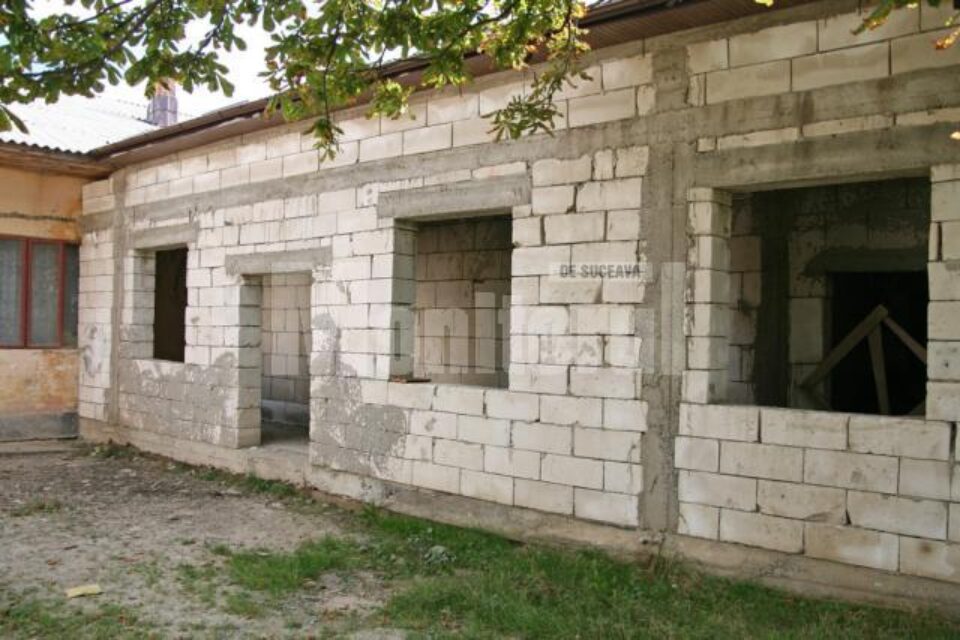 Corpul nou de clădire de la Școala din Siliștea, lucrare lăsată neterminată tot din lipsă de bani