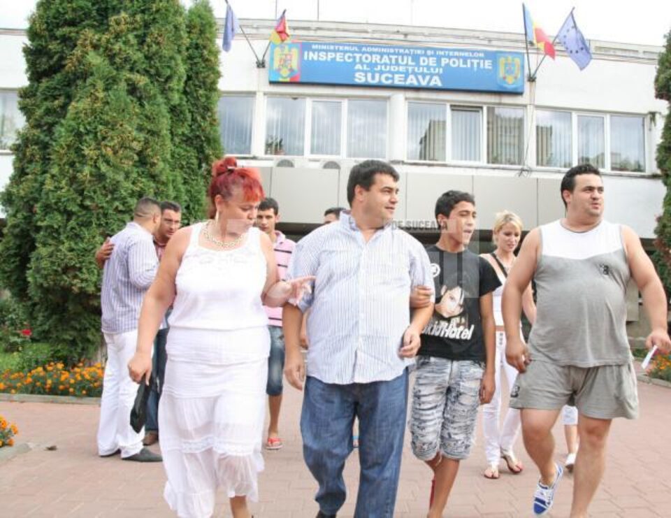 Paul Iova, al doilea din stingă, și Fănel Iova, ultimul din stânga