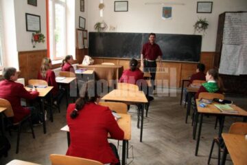 Părinții care își cresc copiii la oraș plătesc mai mulți bani decât cei din mediul ruiral
