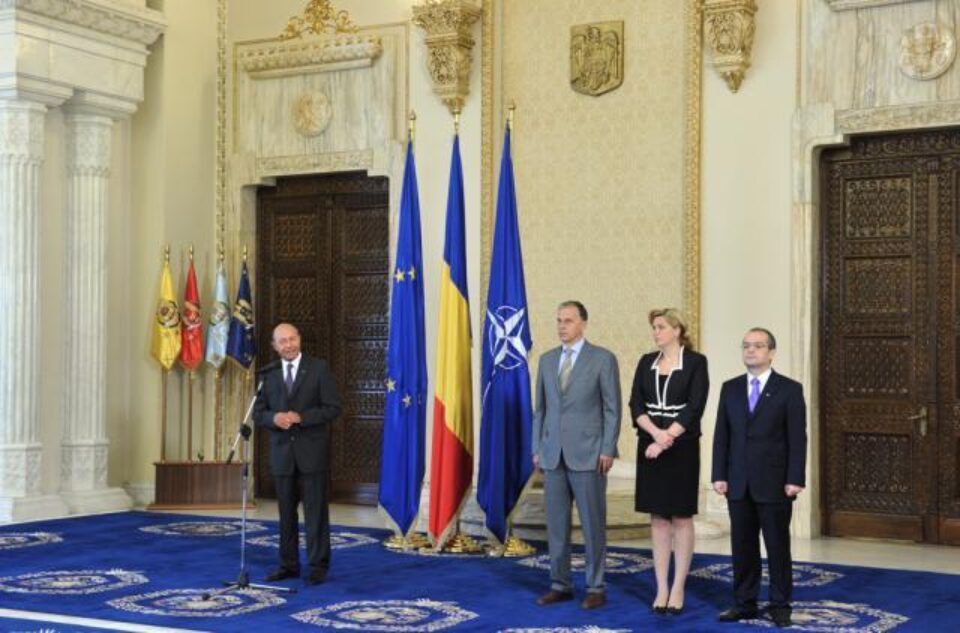 Băsescu lui Boc: Este ceea ce vă cer, domnule prim-ministru, în modul cel mai ferm: austeritate pentru toți! Foto: Sorin LUPȘA