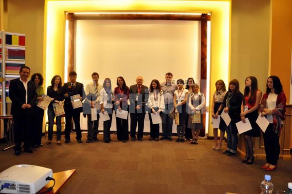 Marius Vasiliu și tinerii artiști fotografi din Gura Humorului