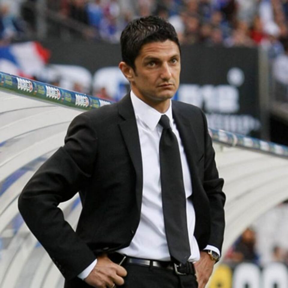 Răzvan Lucescu: „Am un contract cu federația, cu Ionuț Lupescu și cu Mircea Sandu” Răzvan Lucescu: „Am un contract cu federația, cu Ionuț Lupescu și cu Mircea Sandu”