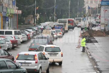 Haos: Trafic de coșmar în centrul Sucevei