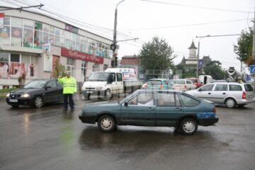 Haos: Trafic de coșmar în centrul Sucevei