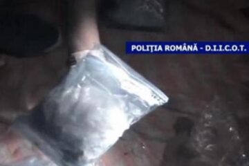 Cocaină de peste 60.000 de euro, ascunsă într-un colet expediat din Spania