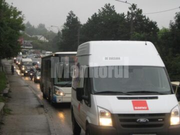 Trafic blocat din cauza închiderii a trei benzi de circulație pe bulevardul Ana Ipatescu
