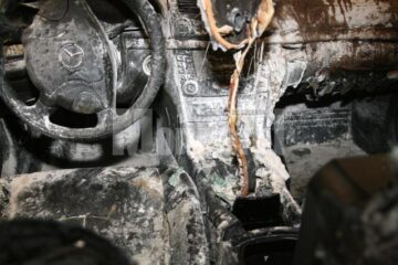 Acțiuni mafiote: Mașina polițistului de frontieră care a refuzat șpaga de la preotul contrabandist a fost incendiată