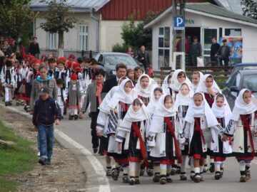 Festival: „Țara Fagilor, în Moldova lui Ștefan cel Mare” a adunat sute de oameni în centrul Putnei