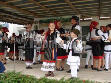 Festival: „Țara Fagilor, în Moldova lui Ștefan cel Mare” a adunat sute de oameni în centrul Putnei