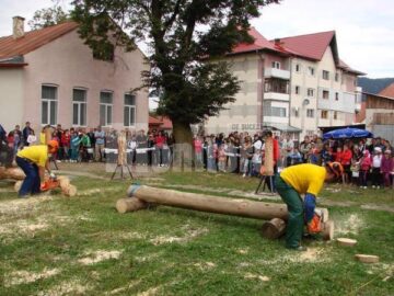Festival: „Țara Fagilor, în Moldova lui Ștefan cel Mare” a adunat sute de oameni în centrul Putnei