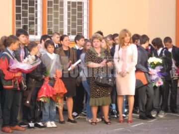 Reacție: Flutur, bine primit de profesori și părinți la deschiderea anului școlar