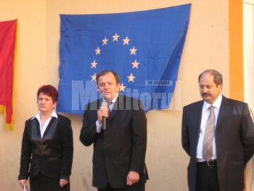 Reacție: Flutur, bine primit de profesori și părinți la deschiderea anului școlar