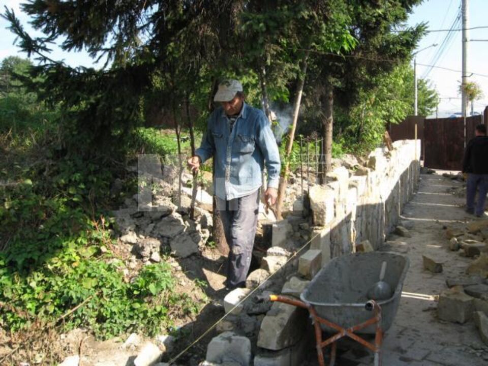Gardul din piatră va asigura aspectul estetic al intrării în zona centrală a Sucevei