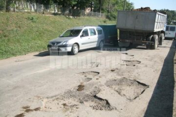 Drumul județean 208, pe porțiunea Fălticeni-Dolhești, cea mai proastă șosea din județ