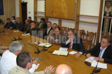 Întâlnirea dintre autoritățile județene, viceprimarul din Vatra Dornei, Mircea Rusu, și membrii Asociației Forestierilor