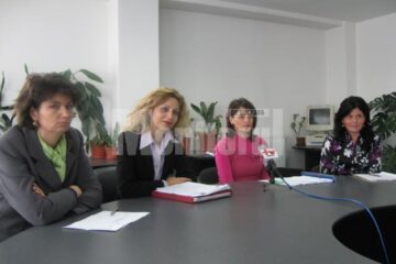 Funcționarii Casei de Pensii Suceava și AJOFM care au susținut conferința de presă