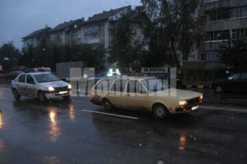 La Piața Burdujeni: Doi frați, acroșați de o mașină în zona trecerii de pietoni