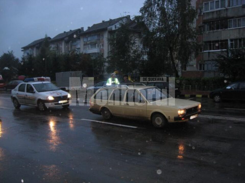 La Piața Burdujeni: Doi frați, acroșați de o mașină în zona trecerii de pietoni
