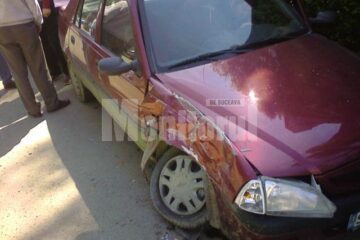 Autoturismul Dacia Solenza, proprietatea agentului Marian Clim, care a fost tamponat