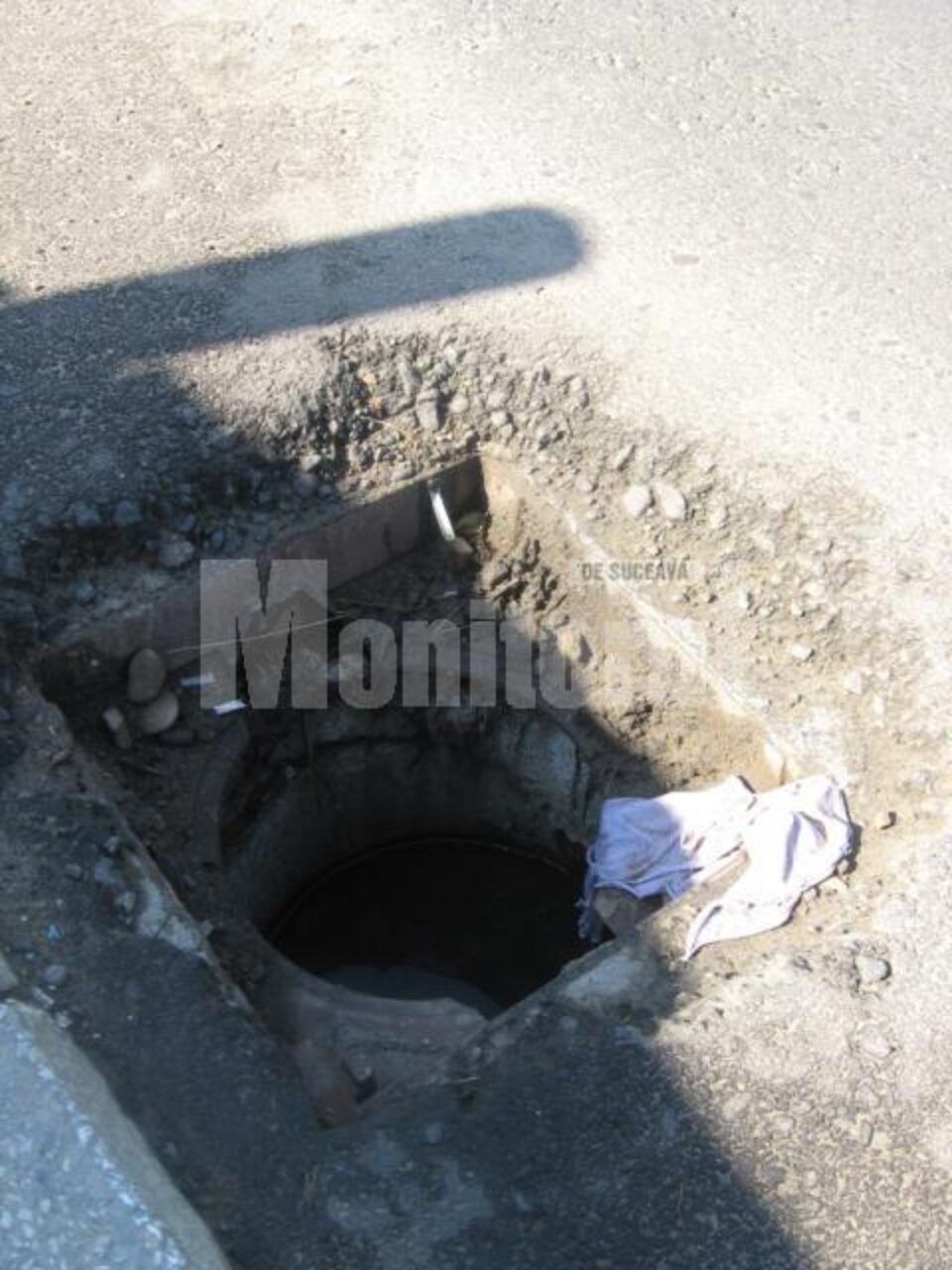 Canalizare rămasa descoperită