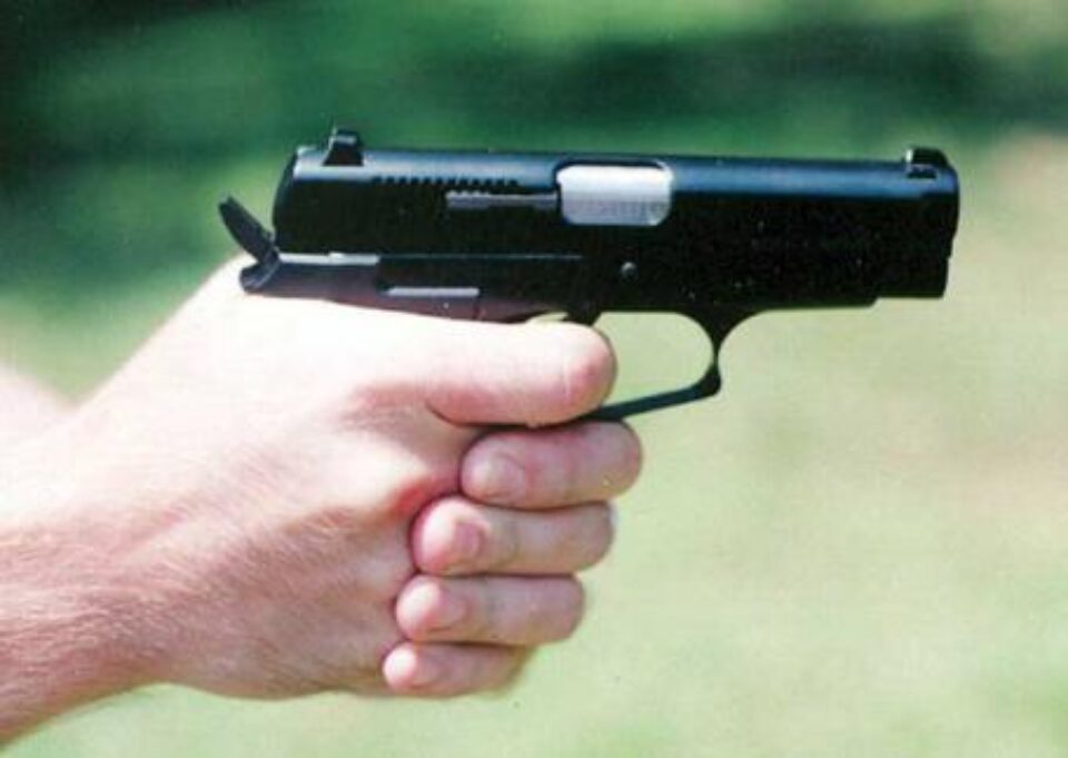 „Sperietori” cu pistol la brâu: Focuri de armă pentru prinderea hoților de cartofi de pe terenurile Stațiunii Agricole