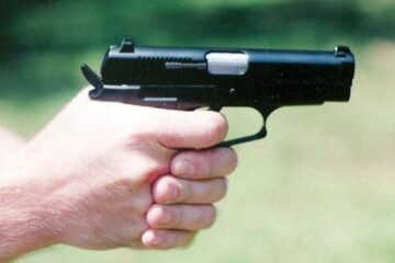 „Sperietori” cu pistol la brâu: Focuri de armă pentru prinderea hoților de cartofi de pe terenurile Stațiunii Agricole