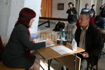 Paradox: Bursa locurilor de muncă pentru absolvenți, ignorată într-un județ plin de tineri șomeri