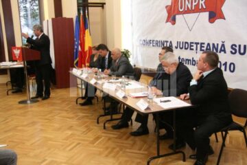 Atitudine: Ministrul Apărării, iritat de întrebările ziariștilor suceveni pe alte teme decât alegerile în UNPR Suceava