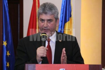 Atitudine: Ministrul Apărării, iritat de întrebările ziariștilor suceveni pe alte teme decât alegerile în UNPR Suceava