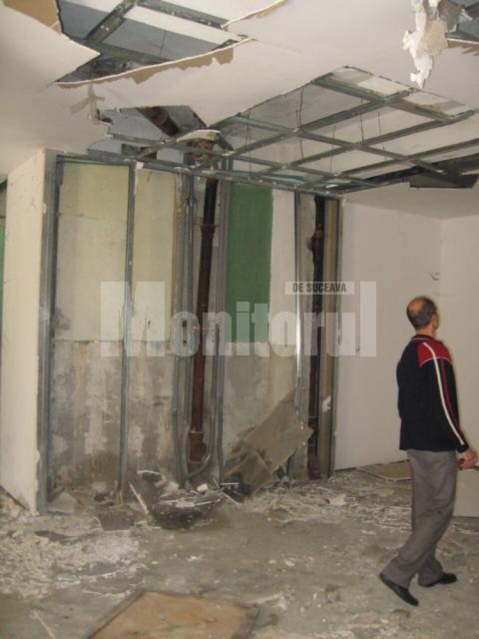 Fostul local, distrus de vandali