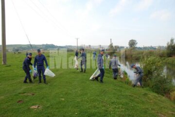 Campania „Let’s Do It Romania!” a avut printre participanți și jandarmi