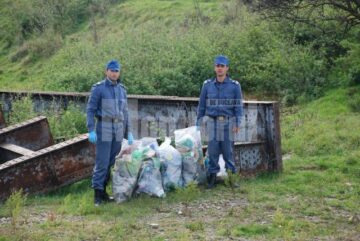 Ecologizare: 150 de saci cu deșeuri, strânși de jandarmi