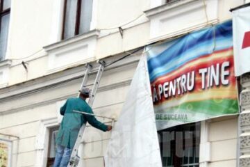 Toate bannerele afișate pe fațada Muzeului de Istorie Bucovina au fost, ieri, înlăturate