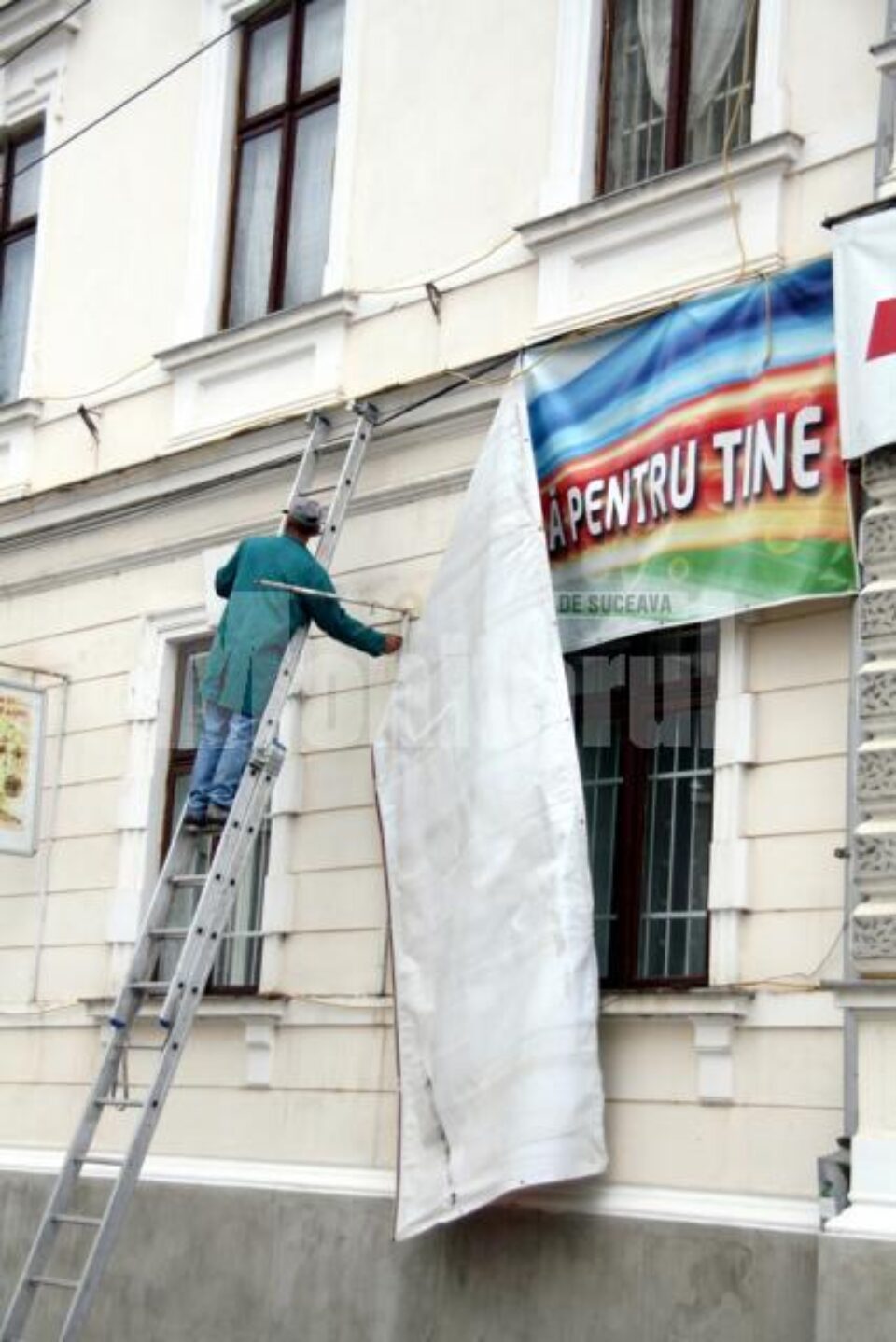 Toate bannerele afișate pe fațada Muzeului de Istorie Bucovina au fost, ieri, înlăturate