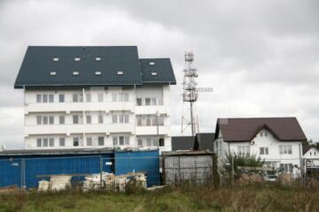 Orange va fi obligat să demonteze stația releu de telefonie mobilă/antena de rețea GSM amplasată în apropierea Mănăstirii Zamca