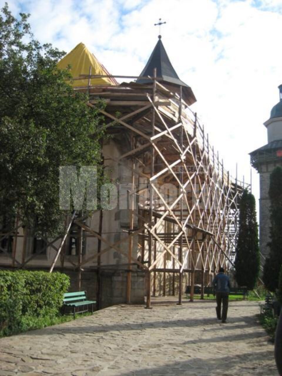 Până pe 26 octombrie: Lucrările la acoperișul și șarpanta Bisericii „Sf. Dumitru”, aproape de final