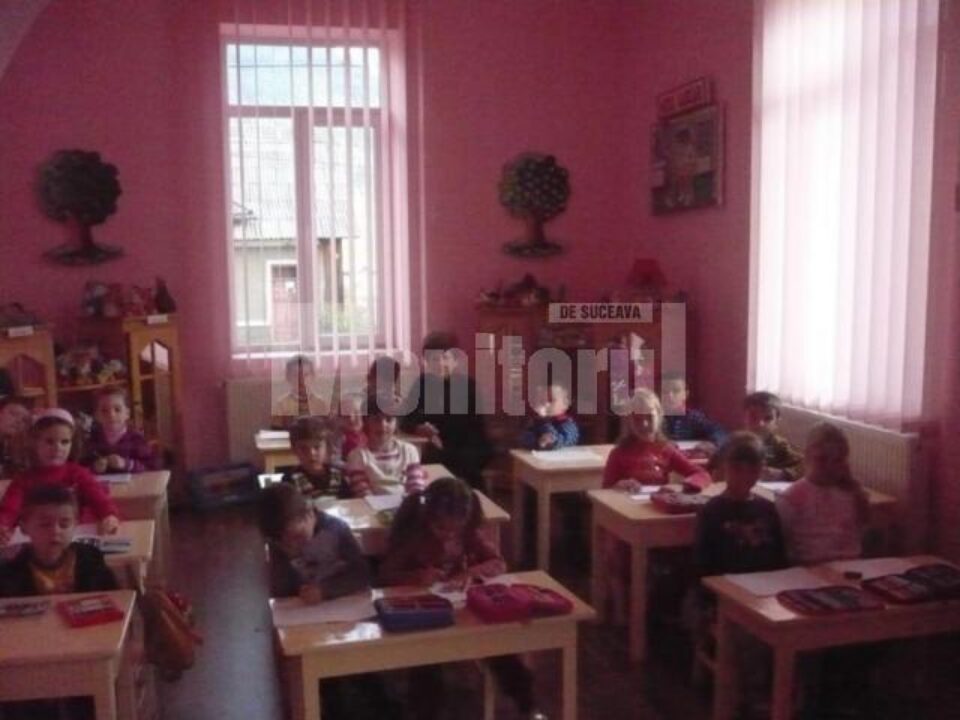 Investiție: Grădinița nr. 1 din comuna Pojorâta, reabilitată în totalitate Investiție: Grădinița nr. 1 din comuna Pojorâta, reabilitată în totalitate