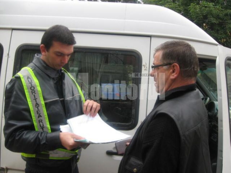 Șofer de maxi-taxi, amendat cu 2000 de lei