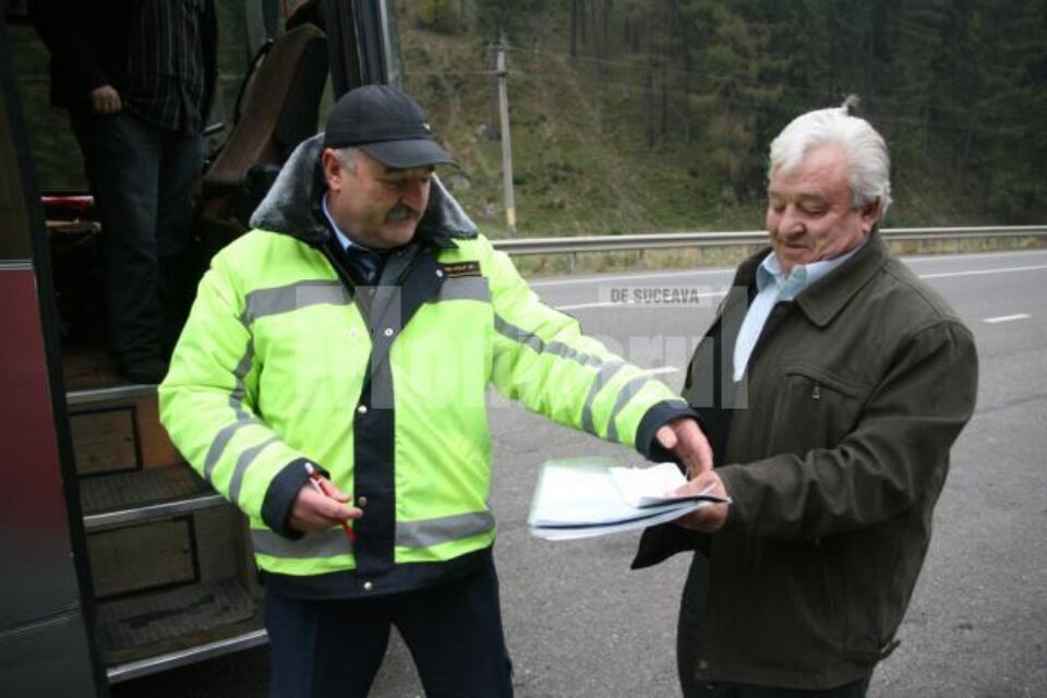 Pe hârtie stăm bine: Transportatorii de persoane din zona de munte, imaculați, după un control în trafic