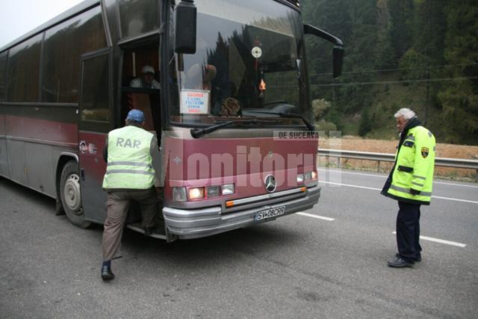 Pe hârtie stăm bine: Transportatorii de persoane din zona de munte, imaculați, după un control în trafic