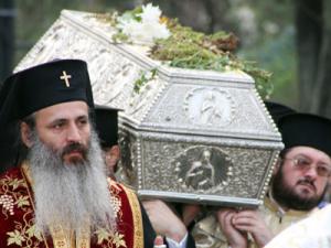 Procesiune cu moaștele Sf. Cuv. Parascheva la Iași