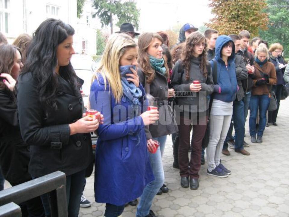 Tineri participanți la manifestare