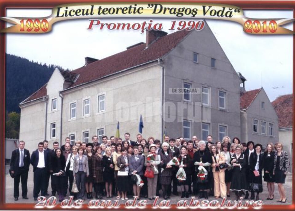 O parte dintre absolvenții promoției 1990 a Liceului teoretic „Dragoș Vodă” Câmpulung Moldovenesc s-au reîntâlnit, după 20 de ani
