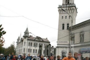 Startul primilor concurenți a fost dat la 10:10, din fața primăriei