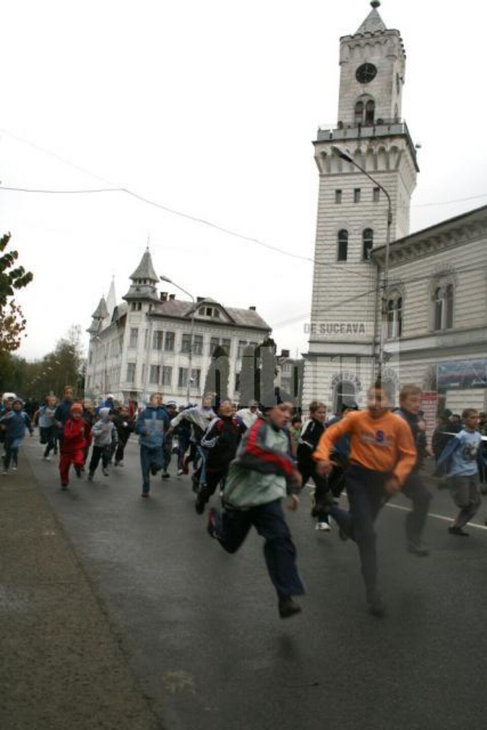Startul primilor concurenți a fost dat la 10:10, din fața primăriei