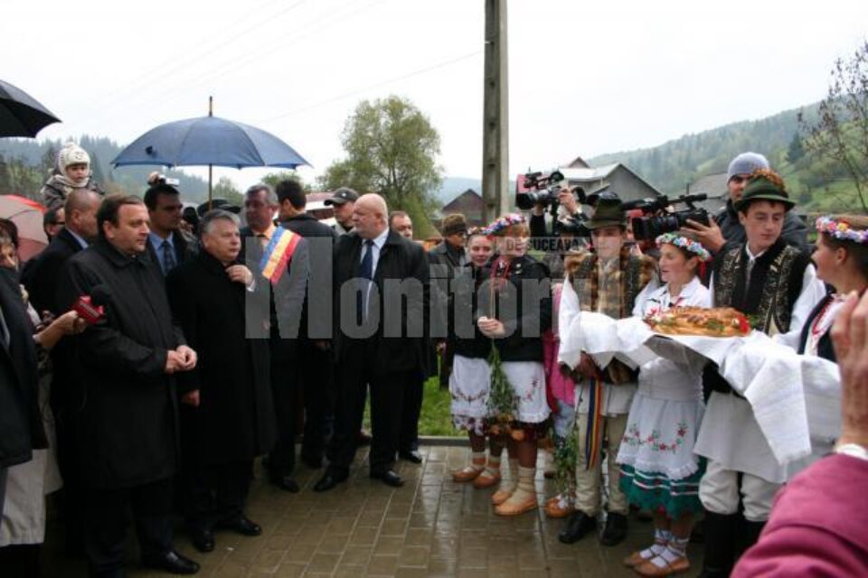 Oaspeții au fost întâmpinați cu pâine și sare