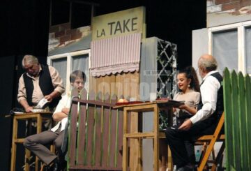 Umor de bună calitate: Aplauze la scenă deschisă pentru „Take, Ianke și Cadîr”, la Suceava